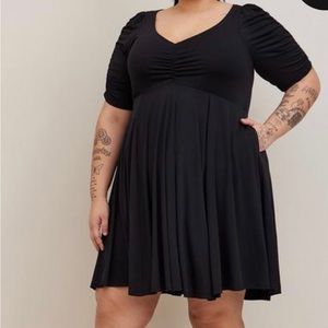 Like new Torrid sweetheart neck puff sleeve size 1